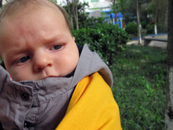 Trois facons de protéger bébé du froid quand il est en porte bébé #por